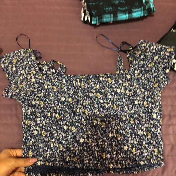 Floral off the shoulder crop top - Picture 3 of 3